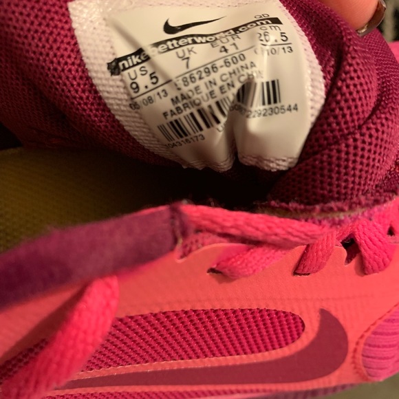 Bright pink Nike running shoes - Picture 7 of 7